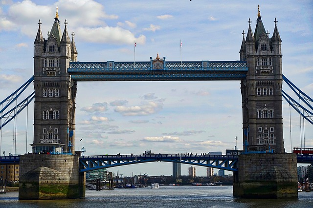 london-bridge-1121743_640