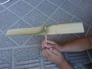 子供に教えたい 竹おもちゃを手作り 竹とんぼ 竹の弓矢の作り方 イクジラ