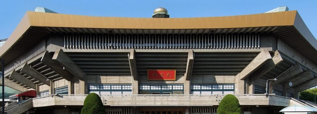 【2026年最新】日本武道館 持ち込みルール完全ガイド｜ペットボトルOK・アルコールNG！公演ごとの違い＆売店・コインロッカー情報も解説
