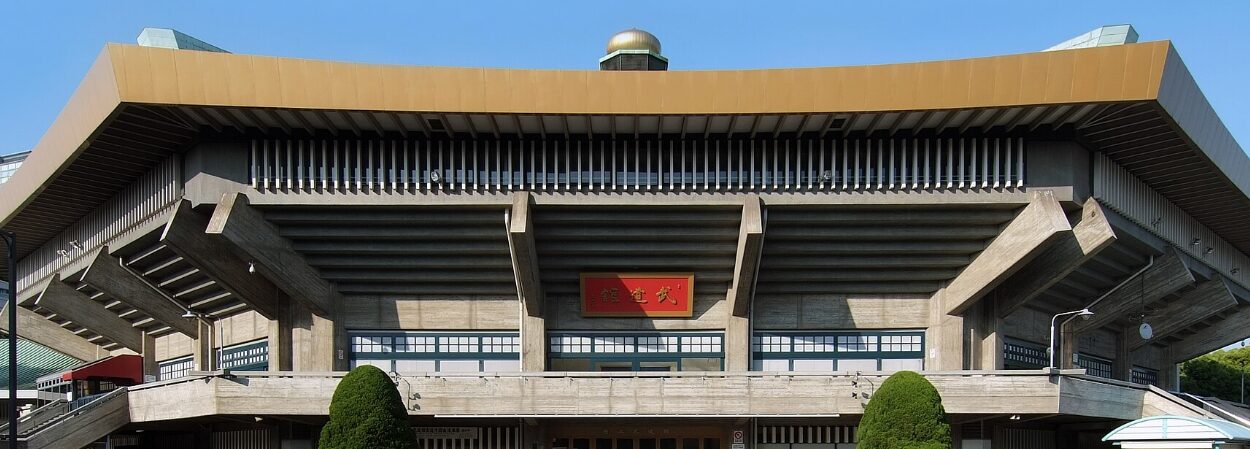 【2026年最新】日本武道館 持ち込みルール完全ガイド｜ペットボトルOK・アルコールNG！公演ごとの違い＆売店・コインロッカー情報も解説