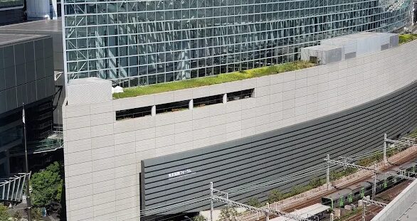 【2026年最新】東京国際フォーラム飲食持ち込みルール完全ガイド｜ペットボトル・アルコール・ホール内飲食・地下ファミマ節約術まで徹底解説