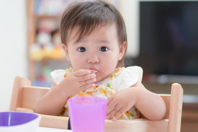 お菓子は何歳から?赤ちゃん・子供のおやつ一覧2026｜量と注意点